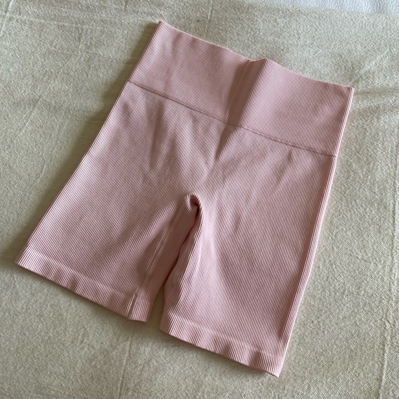 Aritzia biker short - Picture 1 of 2